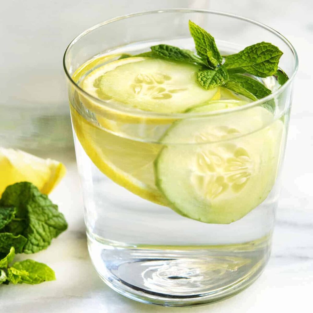 Benefits of drinking mint water for skin