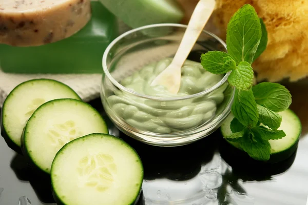 Mint and Cucumber face pack