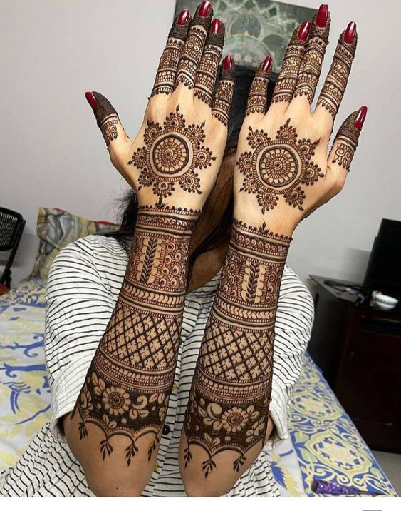 Back Hand Mehndi Design | Modern Back Hand Mehndi Design