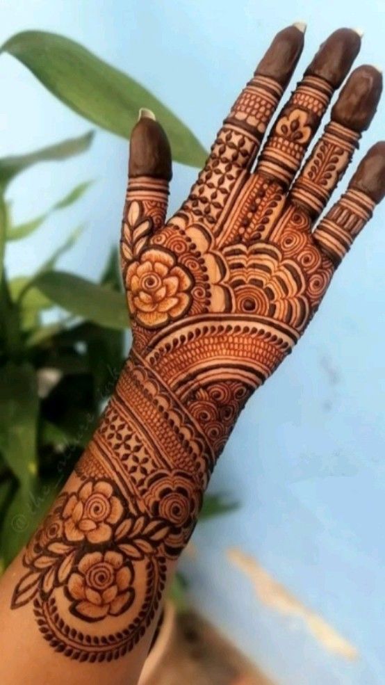 90+ Beautiful Latest Mehndi Design Simple 2023