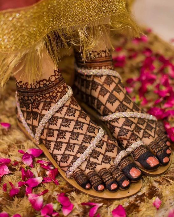 Beautiful Leg Mehndi Designs For Bride 2023