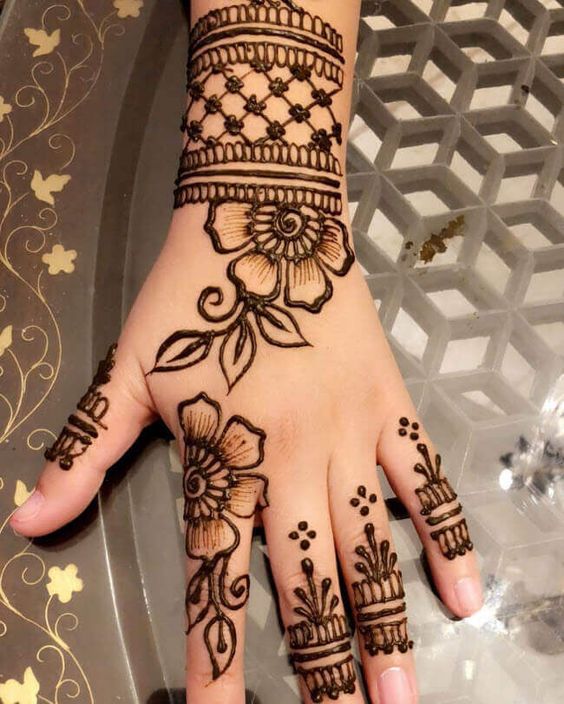 90+ Beautiful Latest Mehndi Design Simple 2023