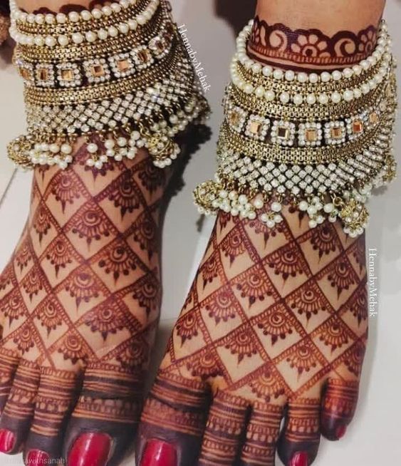 Beautiful Leg Mehndi Designs For Bride 2023