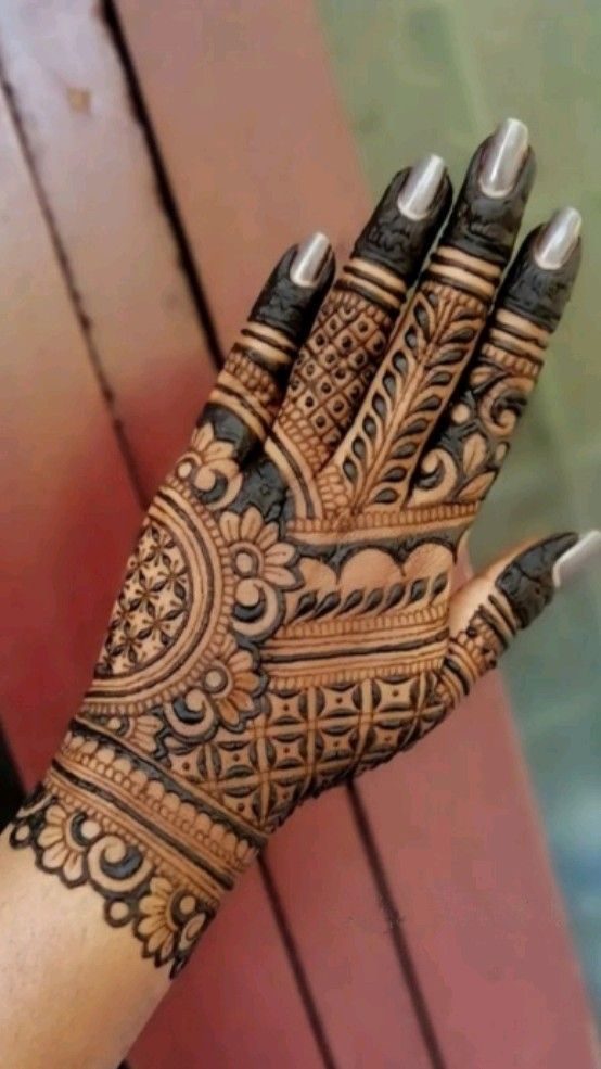 90+ Beautiful Latest Mehndi Design Simple 2023