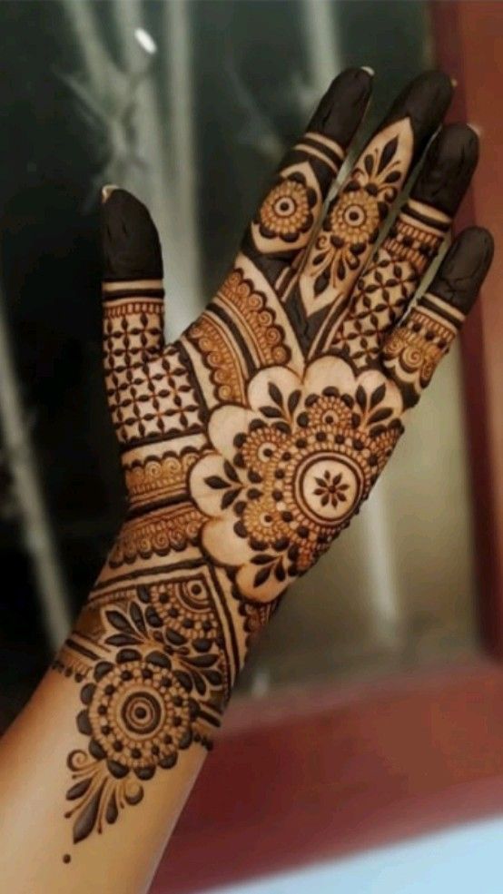 90+ Beautiful Latest Mehndi Design Simple 2023