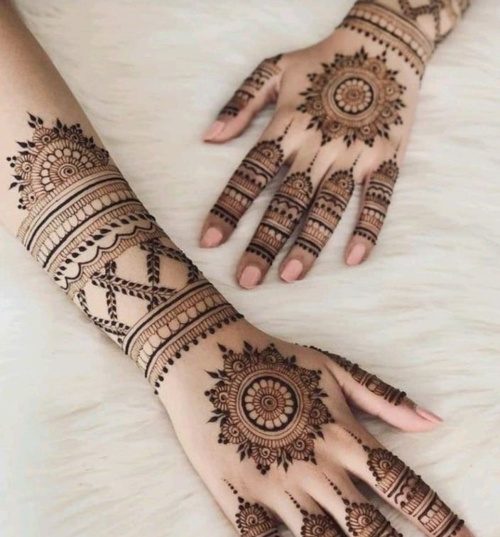 24+ Stunning Mandala Mehendi Designs 2023