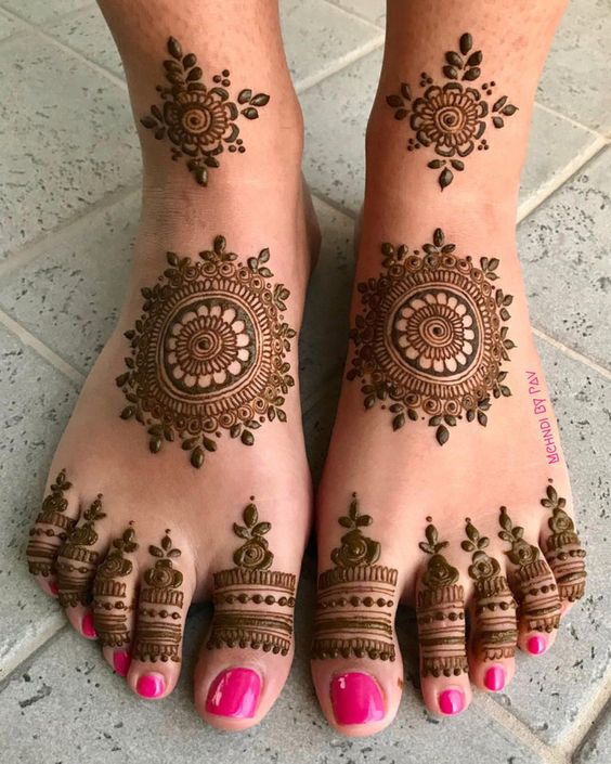 30+ Stunning Leg Mehndi Designs 2023