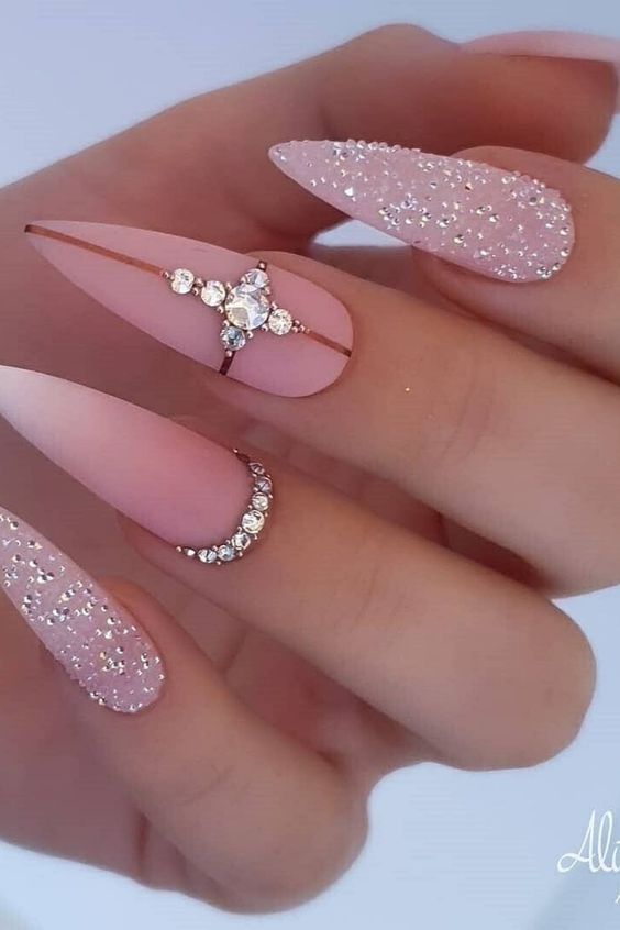 21+ Gorgeous Bridal Nail Art Designs For Bride 2023