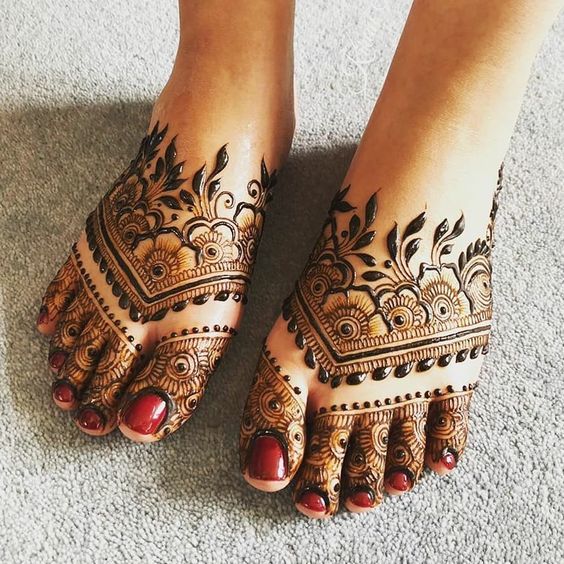 30+ Stunning Leg Mehndi Designs 2023