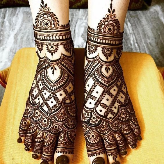 Beautiful Leg Mehndi Designs For Bride 2023