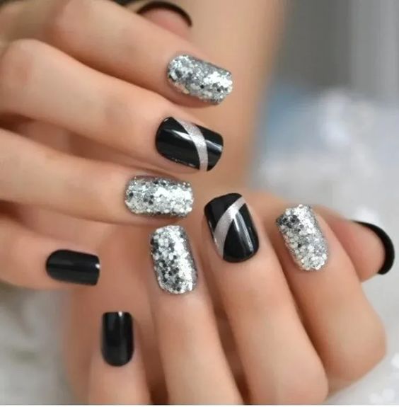 33+ Beautiful Black And Silver Nail Designs 2023