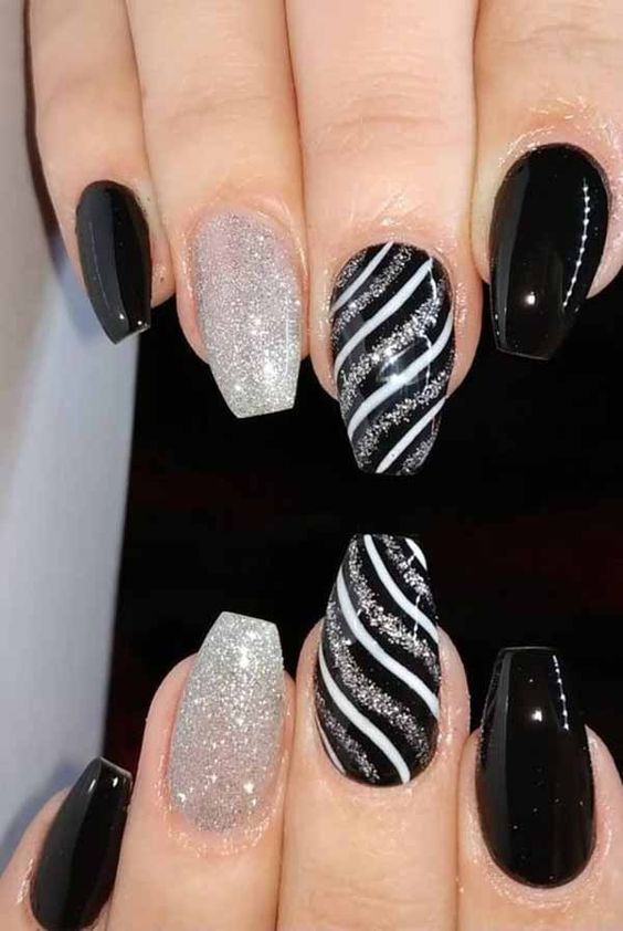 33+ Beautiful Black And Silver Nail Designs 2023