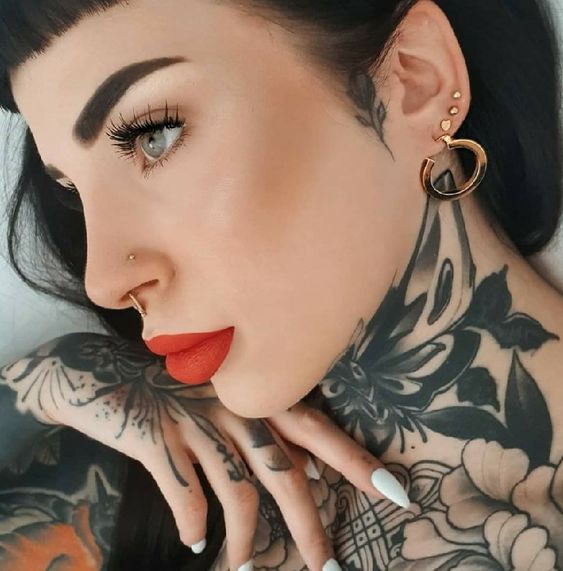 54+ Cute Classy Female Neck Tattoos