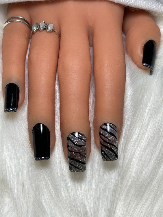 33+ Beautiful Black And Silver Nail Designs 2023