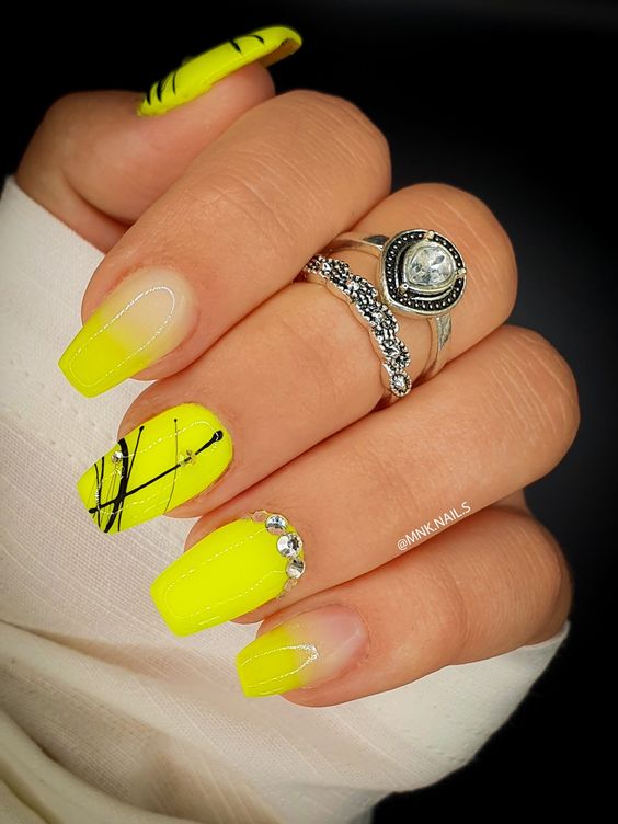 100+ Yellow And Black Nail Designs 2023