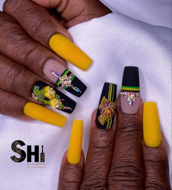 60+ Beautiful Neon Yellow Nail Designs 2023