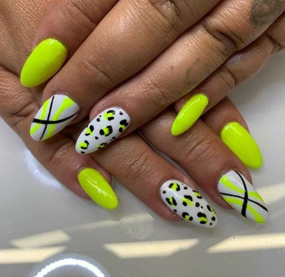 60+ Beautiful Neon Yellow Nail Designs 2023