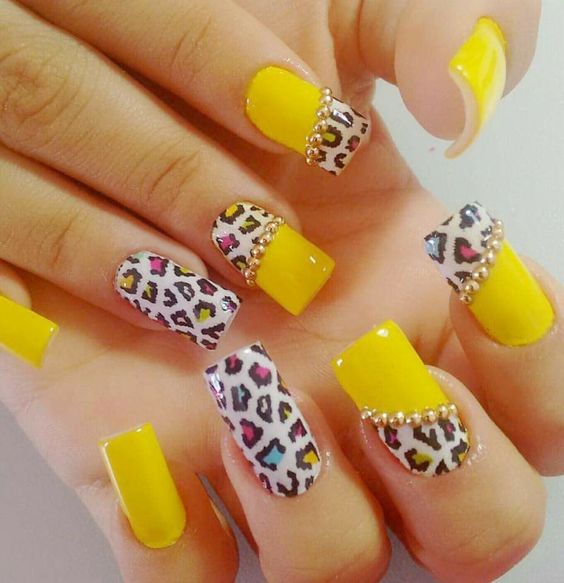 60+ Beautiful Neon Yellow Nail Designs 2023