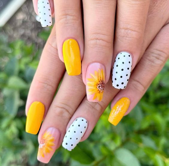 60+ Stunning Sunflower Nail Ideas | Sunflower Nail Designs 2023 ...