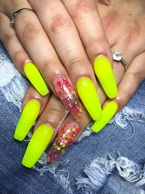 60+ Beautiful Neon Yellow Nail Designs 2023