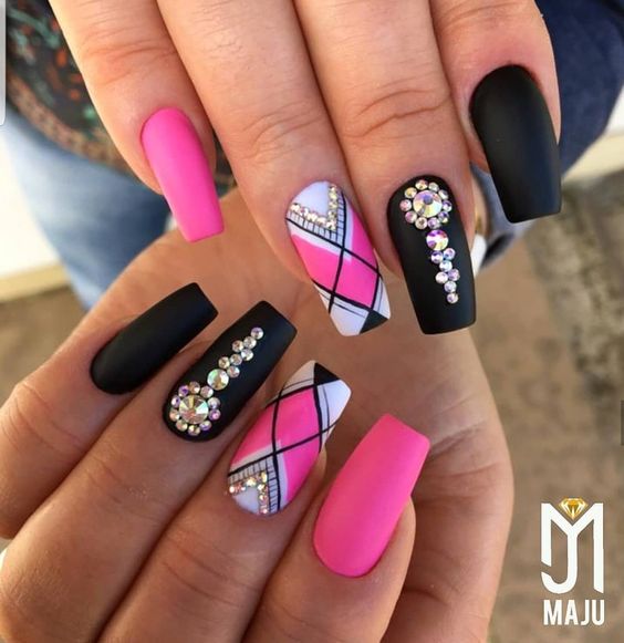 100+ Beautiful Black And Pink Nail Designs 2023