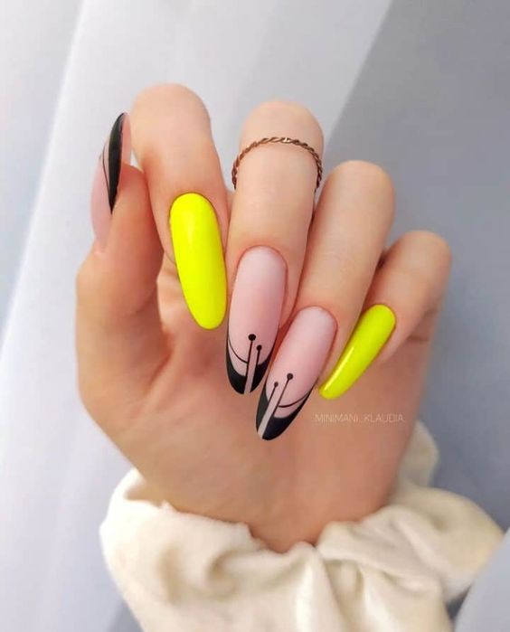 60+ Beautiful Neon Yellow Nail Designs 2023