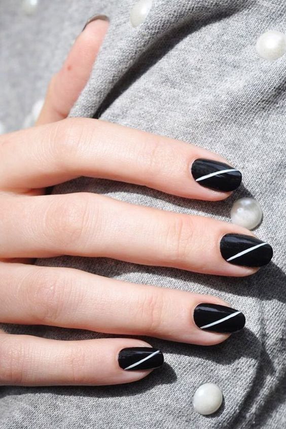 33+ Beautiful Black And White Nail Ideas 2023