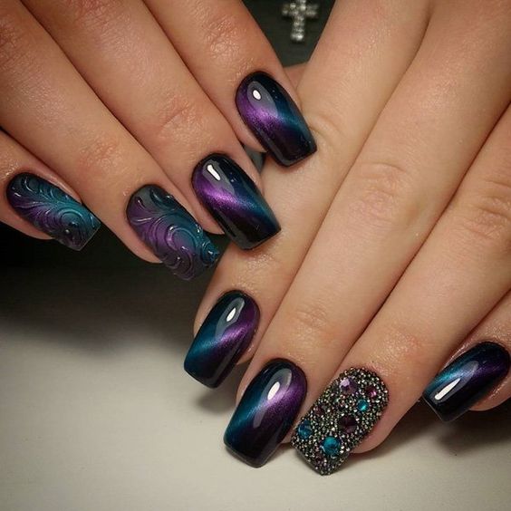 54+ Beautiful Dark Nail Designs 2023