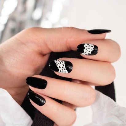 33+ Beautiful Black And White Nail Ideas 2023