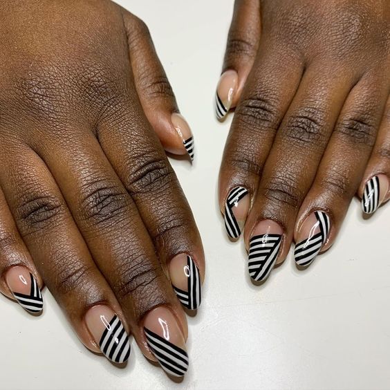 33+ Beautiful Black And White Nail Ideas 2023