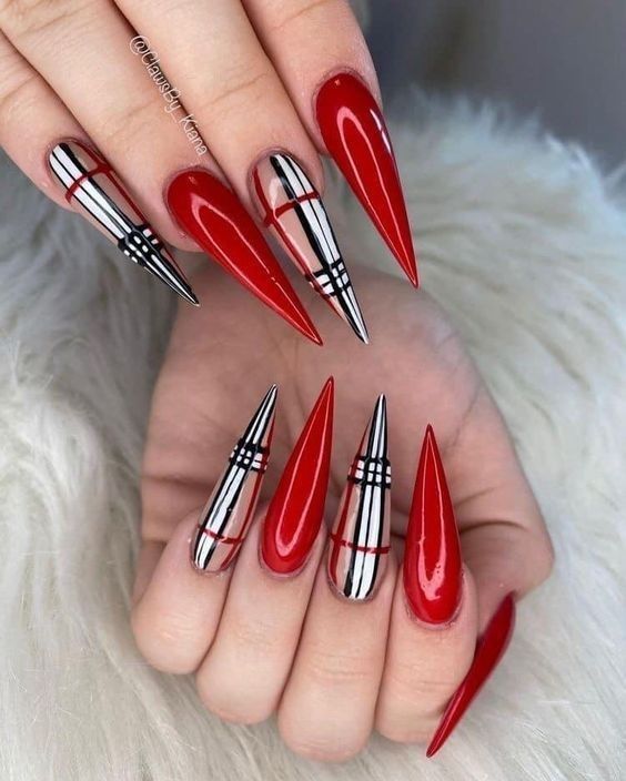 54+ Beautiful Dark Nail Designs 2023