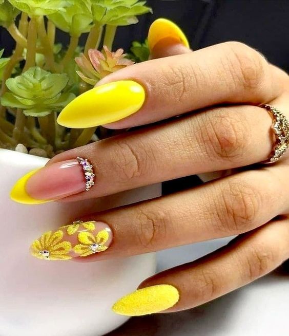 100+ Beautiful Pastel Yellow Gel Nail Polish Designs