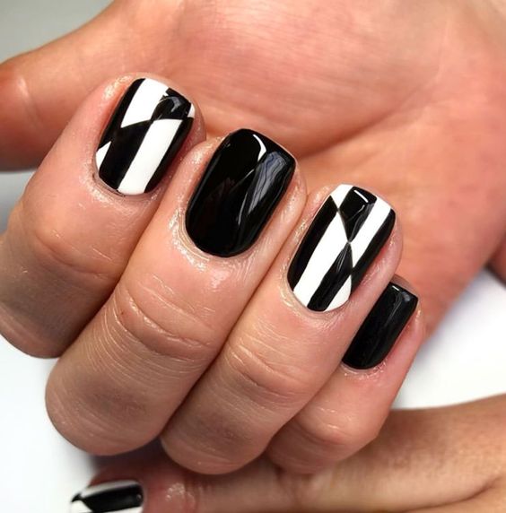 33+ Beautiful Black And White Nail Ideas 2023