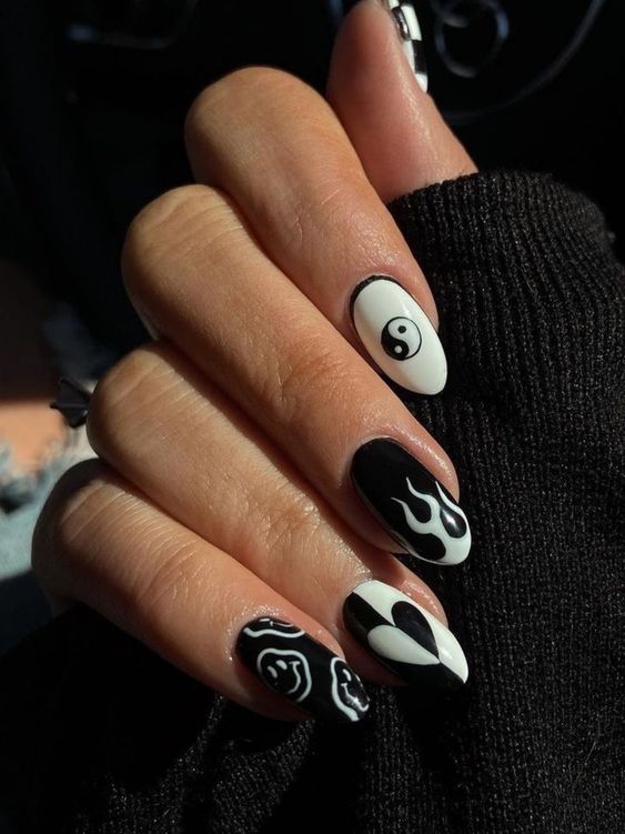 33+ Beautiful Black And White Nail Ideas 2023