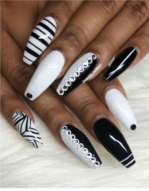 33+ Elegant Black And White Nail Designs 2023