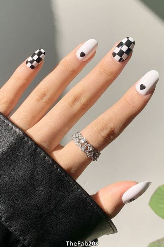 33+ Beautiful Black And White Nail Ideas 2023