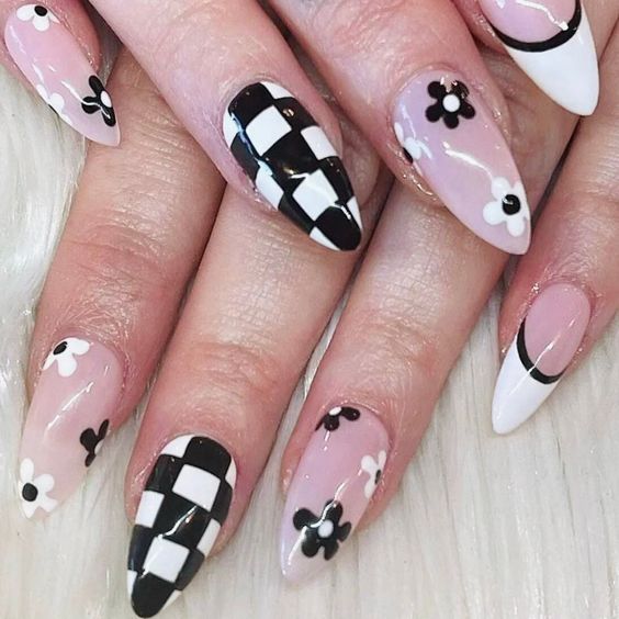 33+ Beautiful Black And White Nail Ideas 2023