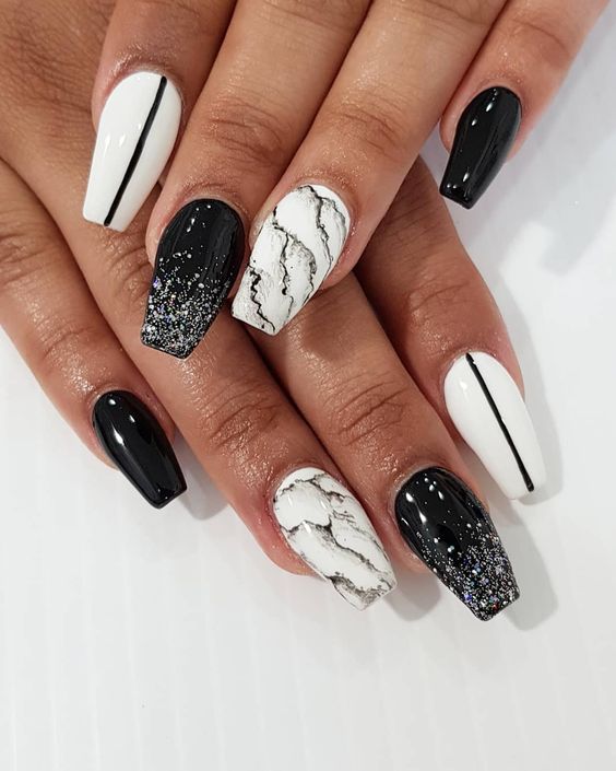 33+ Elegant Black And White Nail Designs 2023