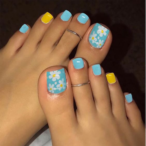 33+ Gorgeous Simple Summer Toe Nail Designs 2023