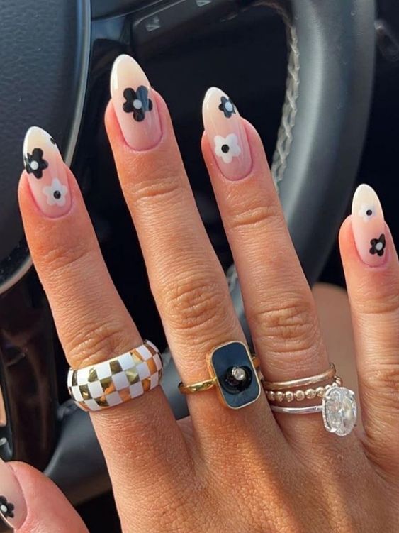 33+ Beautiful Black And White Nail Ideas 2023