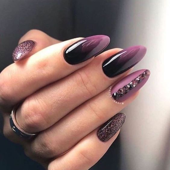 54+ Beautiful Dark Nail Designs 2023