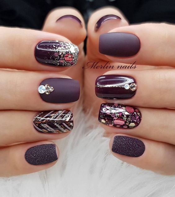 54+ Beautiful Dark Nail Designs 2023