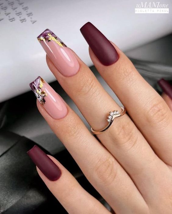 54+ Beautiful Dark Nail Designs 2023