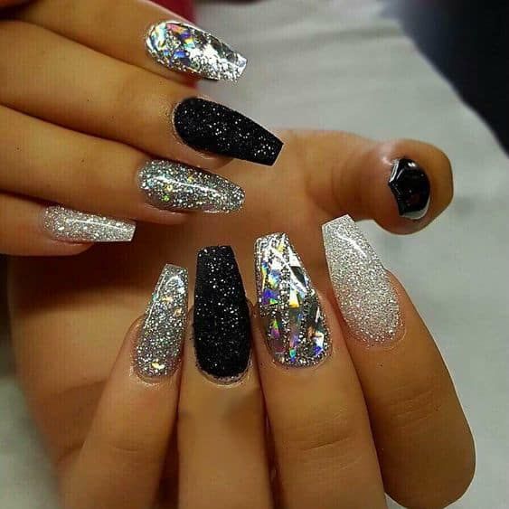 54+ Beautiful Black And Silver Nail Ideas (2023)