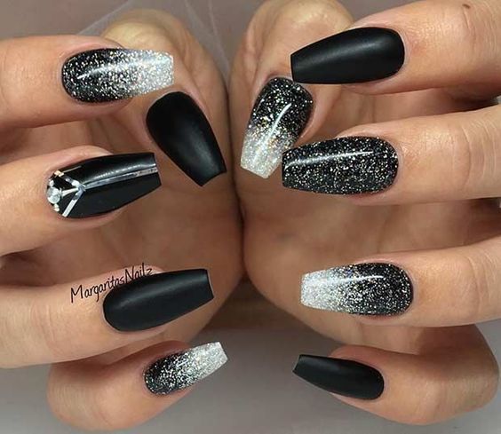 54+ Beautiful Black And Silver Nail Ideas (2023)