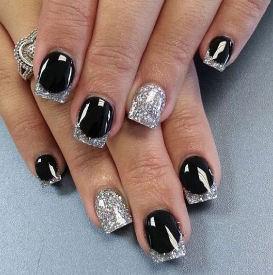 54+ Beautiful Black And Silver Nail Ideas (2023)