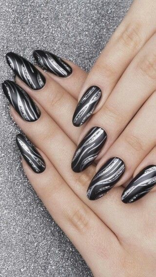 54+ Beautiful Black And Silver Nail Ideas (2023)