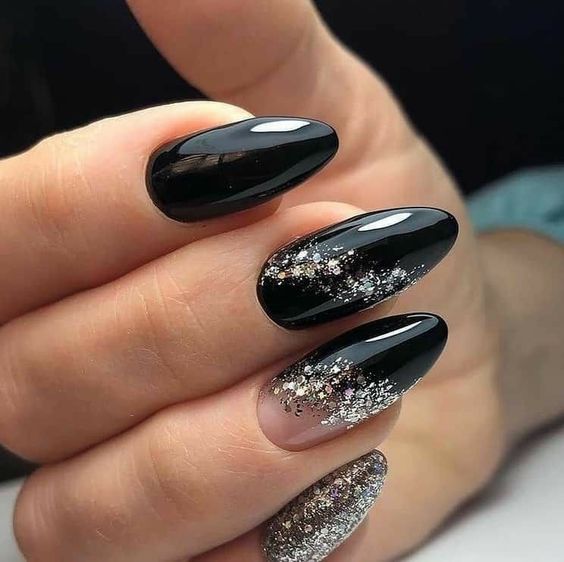 54+ Beautiful Black And Silver Nail Ideas (2023)