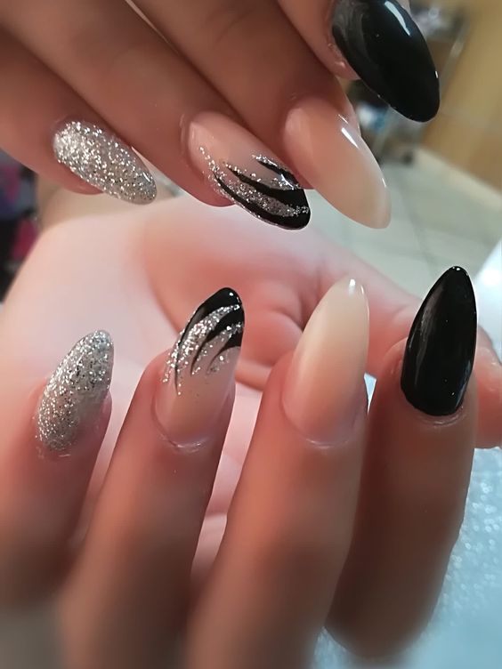 54+ Beautiful Black And Silver Nail Ideas (2023)