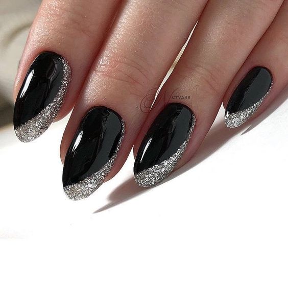 54+ Beautiful Black And Silver Nail Ideas (2023)